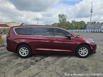 2017 Chrysler Pacifica Touring   - Photo 6 - Greenwood, IN 46142