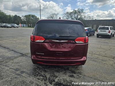 2017 Chrysler Pacifica Touring   - Photo 4 - Greenwood, IN 46142