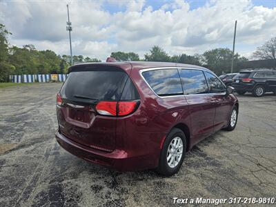 2017 Chrysler Pacifica Touring   - Photo 5 - Greenwood, IN 46142