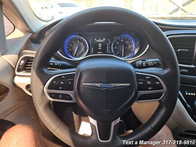 2017 Chrysler Pacifica Touring   - Photo 12 - Greenwood, IN 46142