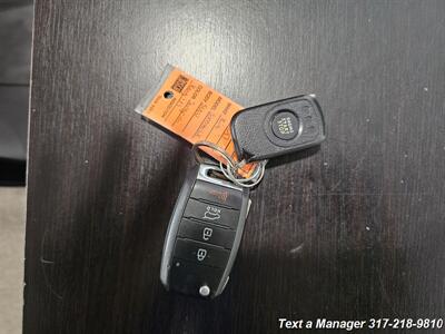 2017 Kia Sorento LX   - Photo 32 - Greenwood, IN 46142