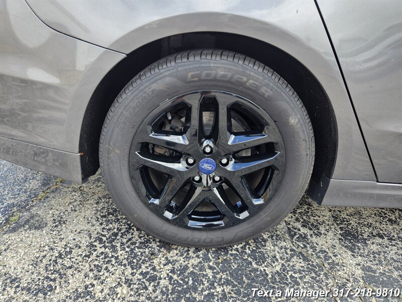 2014 Ford Fusion SE photo 24