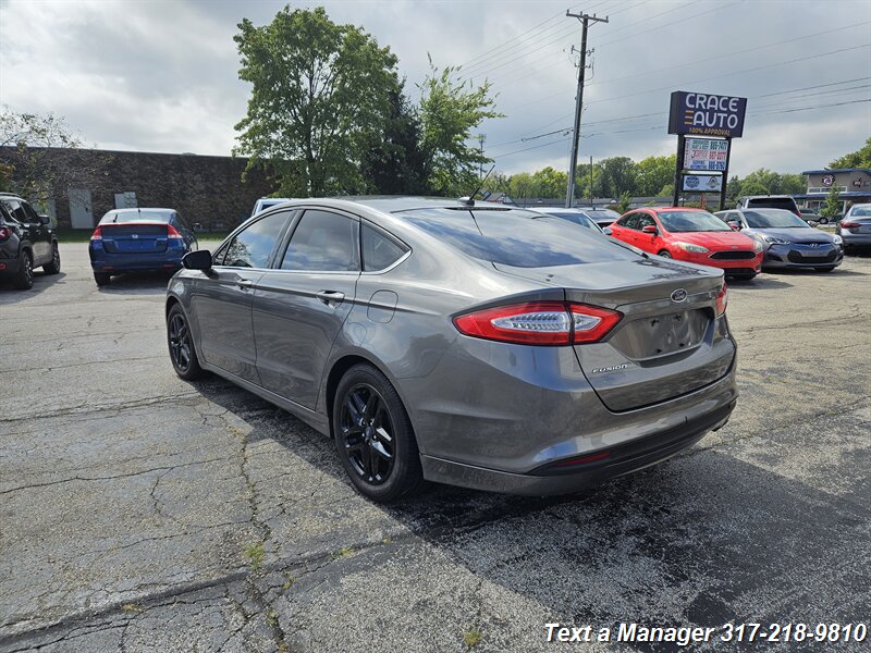 2014 Ford Fusion SE photo 2
