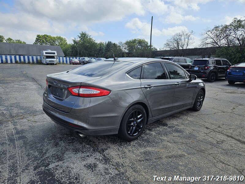 2014 Ford Fusion SE photo 4