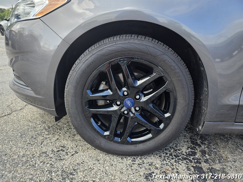 2014 Ford Fusion SE photo 23