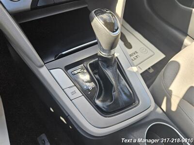 2018 Hyundai ELANTRA SEL   - Photo 12 - Greenwood, IN 46142