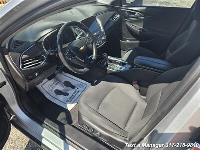 2017 Chevrolet Malibu LT   - Photo 9 - Greenwood, IN 46142