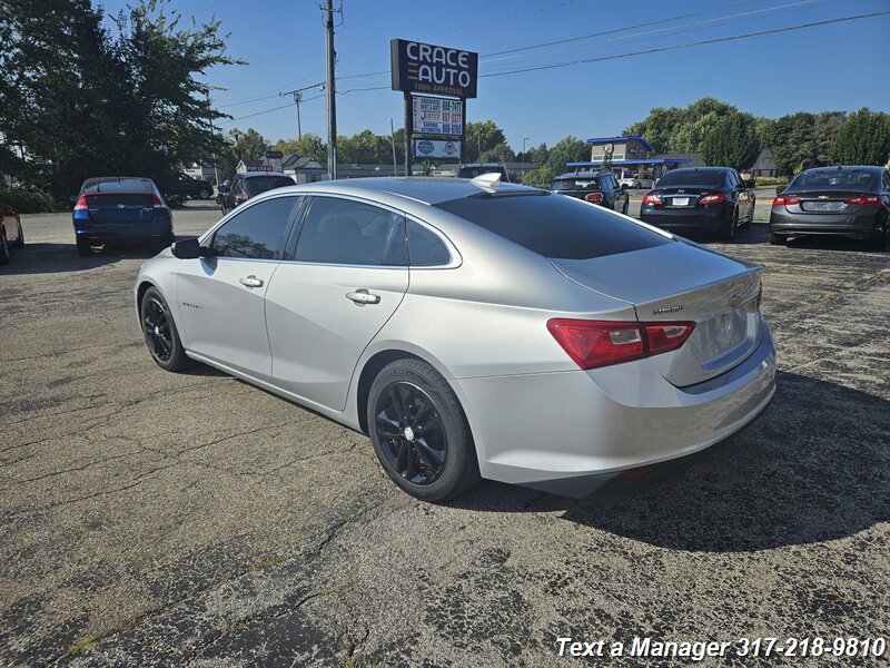2017 Chevrolet Malibu 1LT photo 2
