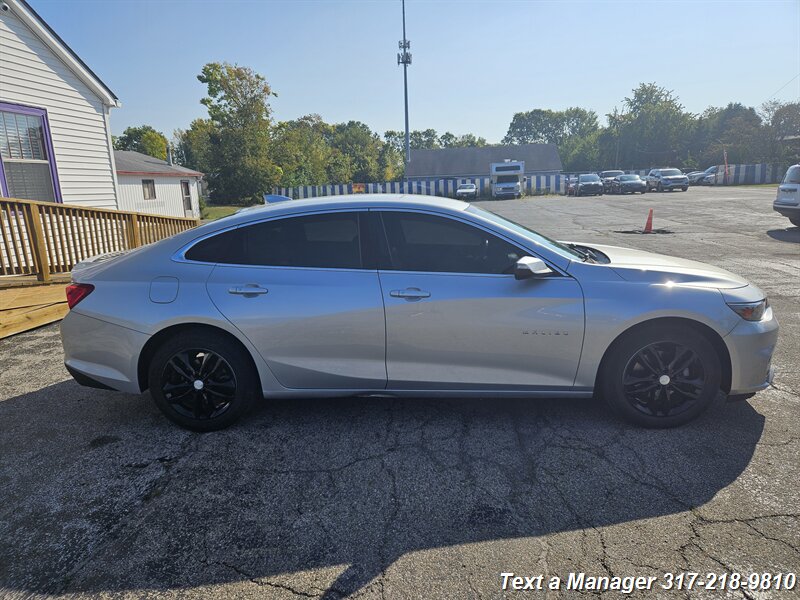 2017 Chevrolet Malibu 1LT photo 5