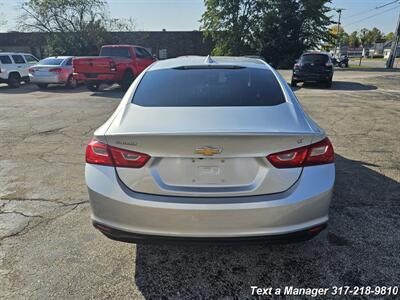 2017 Chevrolet Malibu LT   - Photo 4 - Greenwood, IN 46142