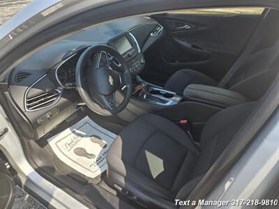 2017 Chevrolet Malibu LT   - Photo 9 - Greenwood, IN 46142