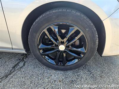 2017 Chevrolet Malibu LT   - Photo 25 - Greenwood, IN 46142
