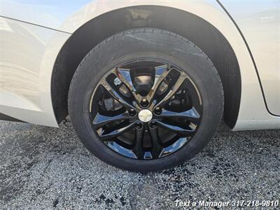 2017 Chevrolet Malibu LT   - Photo 28 - Greenwood, IN 46142