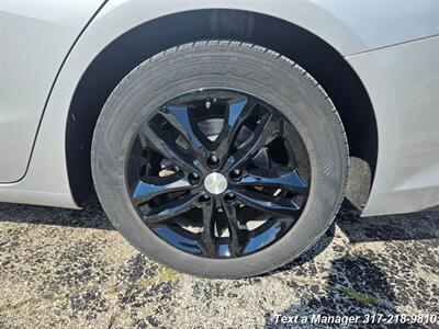 2017 Chevrolet Malibu LT   - Photo 27 - Greenwood, IN 46142