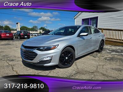 2017 Chevrolet Malibu LT   - Photo 1 - Greenwood, IN 46142