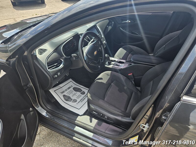 2016 Chevrolet Malibu LT - Photo 9 - Greenwood, IN 46142