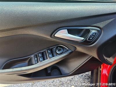 2015 Ford Focus SE   - Photo 13 - Greenwood, IN 46142