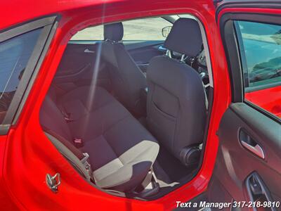 2015 Ford Focus SE   - Photo 11 - Greenwood, IN 46142