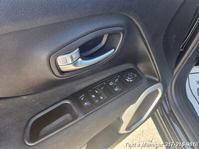 2021 Jeep Renegade Latitude   - Photo 10 - Greenwood, IN 46142