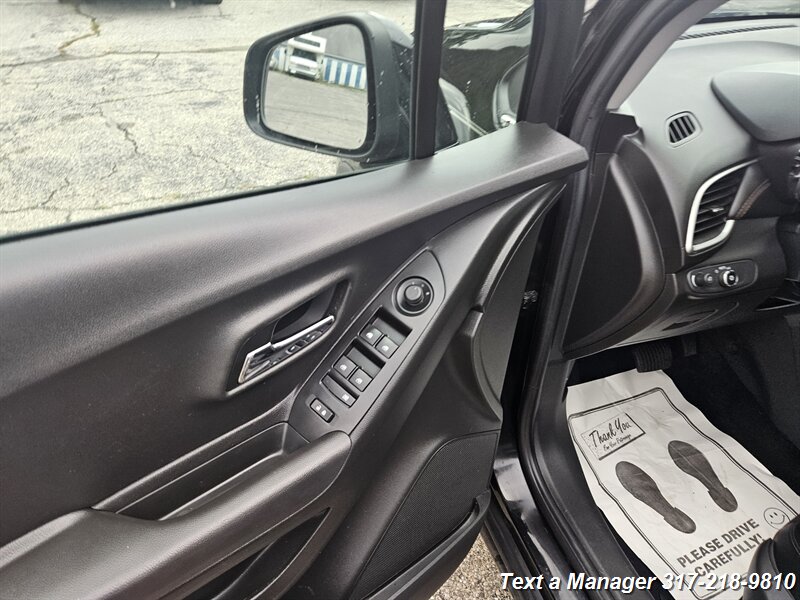 2020 Chevrolet Trax LT - Photo 10 - Greenwood, IN 46142