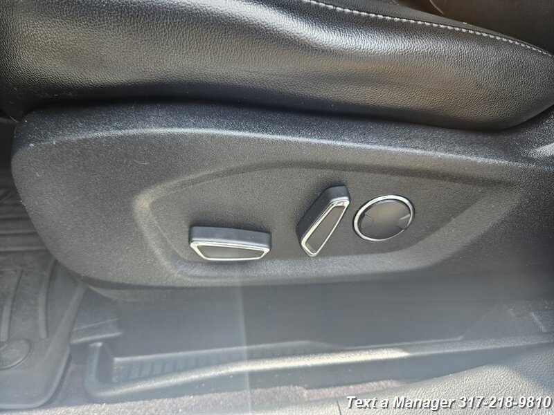 2017 Ford Edge Titanium - Photo 10 - Greenwood, IN 46142