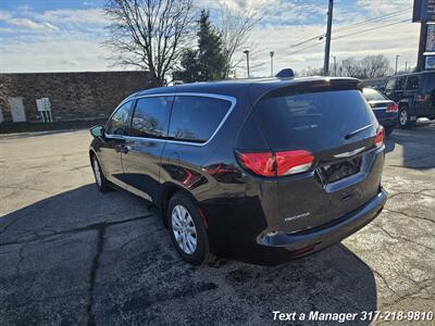 2018 Chrysler Pacifica L   - Photo 3 - Greenwood, IN 46142
