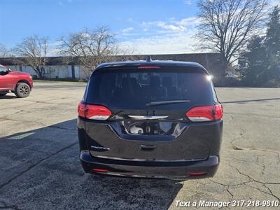 2018 Chrysler Pacifica L   - Photo 4 - Greenwood, IN 46142