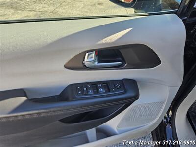 2018 Chrysler Pacifica L   - Photo 10 - Greenwood, IN 46142