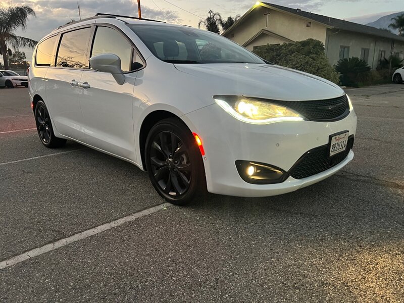 2020 Chrysler Pacifica Touring L   - Photo 1 - Rancho Cucamonga, CA 91730