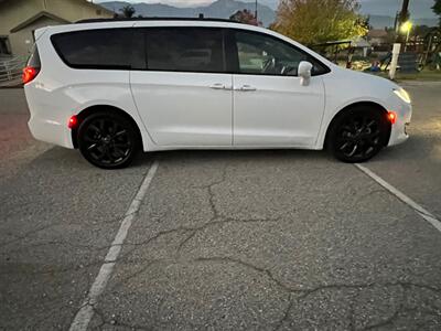 2020 Chrysler Pacifica Touring L   - Photo 8 - Rancho Cucamonga, CA 91730