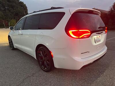 2020 Chrysler Pacifica Touring L   - Photo 5 - Rancho Cucamonga, CA 91730