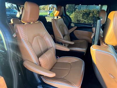 2022 Chrysler Pacifica Hybrid Pinnacle   - Photo 13 - Rancho Cucamonga, CA 91730