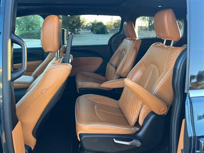 2022 Chrysler Pacifica Hybrid Pinnacle   - Photo 10 - Rancho Cucamonga, CA 91730