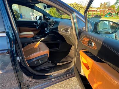 2022 Chrysler Pacifica Hybrid Pinnacle   - Photo 12 - Rancho Cucamonga, CA 91730
