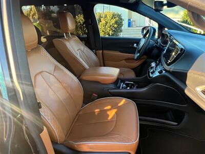 2022 Chrysler Pacifica Hybrid Pinnacle   - Photo 11 - Rancho Cucamonga, CA 91730