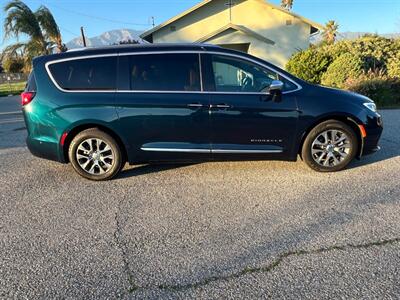 2022 Chrysler Pacifica Hybrid Pinnacle   - Photo 5 - Rancho Cucamonga, CA 91730