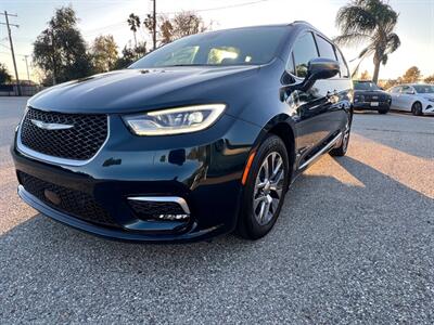 2022 Chrysler Pacifica Hybrid Pinnacle   - Photo 2 - Rancho Cucamonga, CA 91730