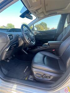 2019 Toyota Prius XLE   - Photo 14 - Rancho Cucamonga, CA 91730