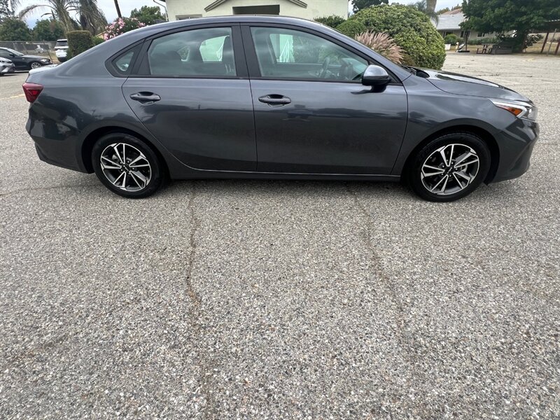 2023 Kia Forte LXS - Photo 8
