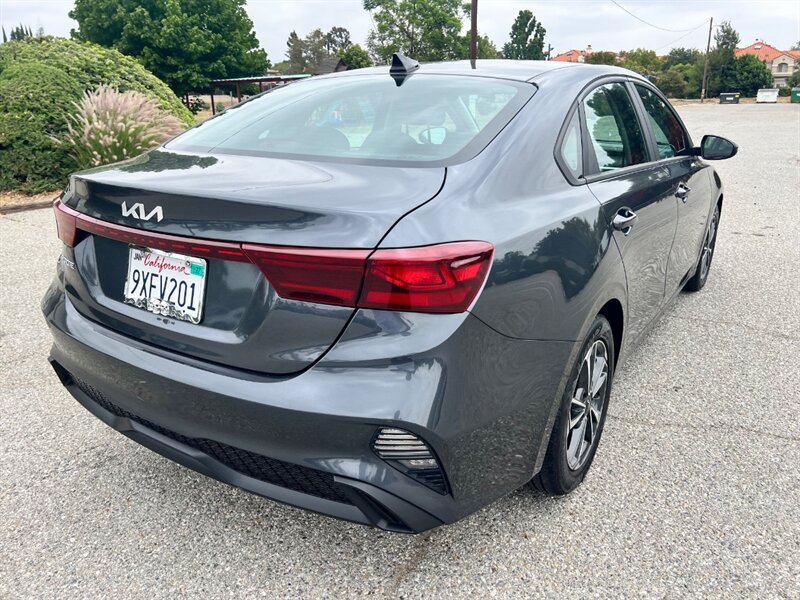 2023 Kia Forte LXS - Photo 7