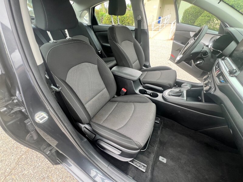 2023 Kia Forte LXS - Photo 17