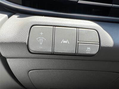 2023 Hyundai ELANTRA SEL   - Photo 14 - Rancho Cucamonga, CA 91730
