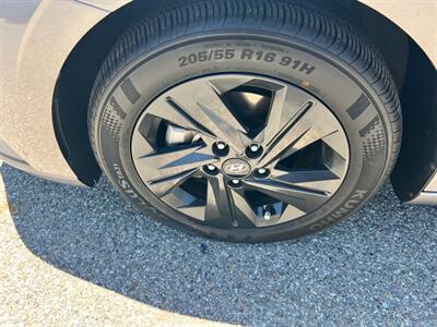 2023 Hyundai ELANTRA SEL   - Photo 24 - Rancho Cucamonga, CA 91730