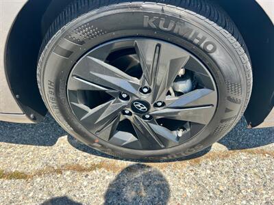 2023 Hyundai ELANTRA SEL   - Photo 23 - Rancho Cucamonga, CA 91730