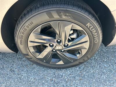 2023 Hyundai ELANTRA SEL   - Photo 25 - Rancho Cucamonga, CA 91730