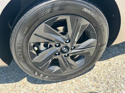 2023 Hyundai ELANTRA SEL   - Photo 22 - Rancho Cucamonga, CA 91730