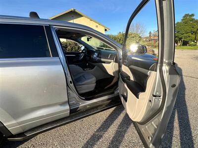 2016 Toyota Highlander XLE   - Photo 11 - Rancho Cucamonga, CA 91730