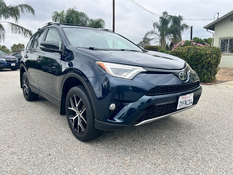 2017 Toyota RAV4 SE  