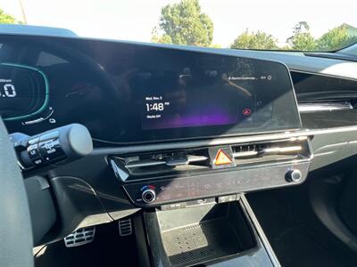 2023 Kia Niro EX Touring   - Photo 11 - Rancho Cucamonga, CA 91730