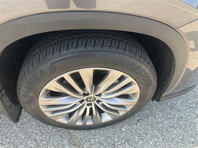 2022 Toyota Highlander Platinum   - Photo 8 - Rancho Cucamonga, CA 91730